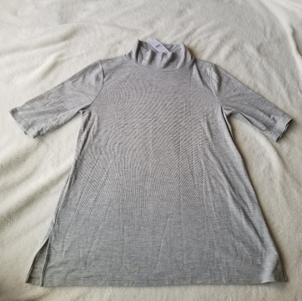 NWT Gray mock neck 3/4 sleeve top
